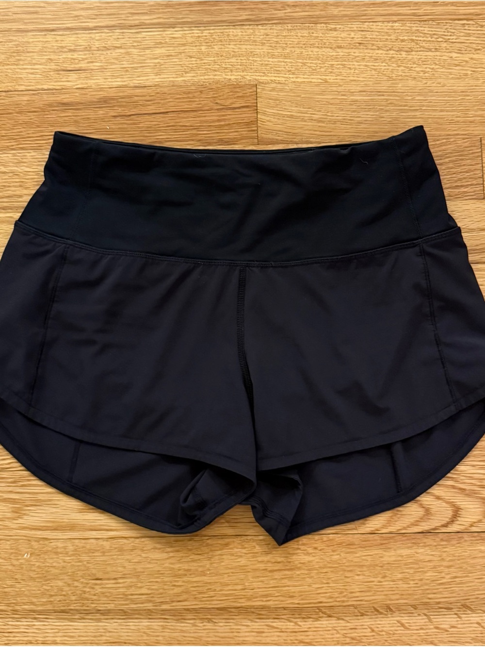Lululemon Black Speed Up High-Rise Short
2.5" in Size 4
